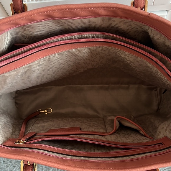 Michael Kors Tote Bag - Picture 3 of 14